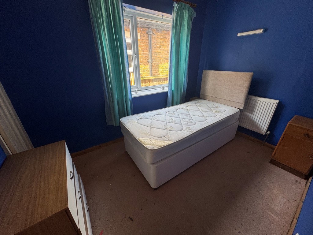 Lot: 131 - THREE-BEDROOM SEMI-DETACHED BUNGALOW WITH PARKING - Bedroom 2